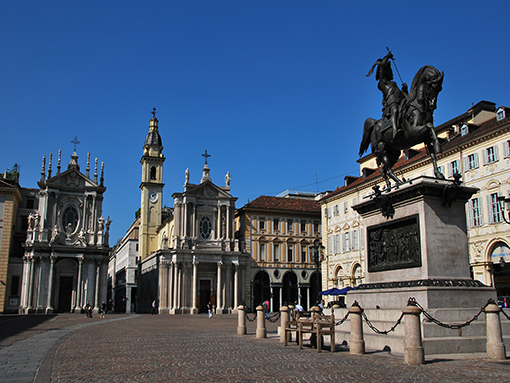Place  San Carlo et statue équestre un incontournable pendant une visite guidée de Turin