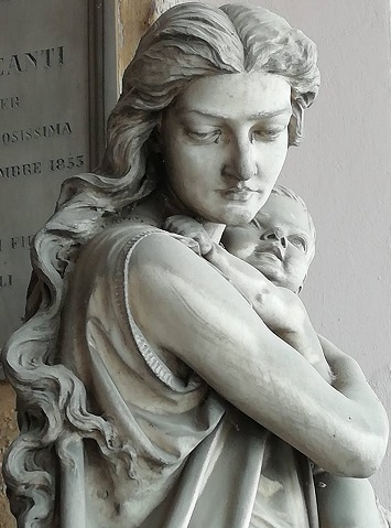 Gruppo statuario: madre e figlio