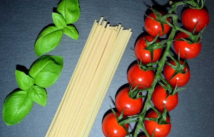Italian flag basil spaghetti Tomatoes