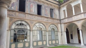 Cortili di Torino - Courtyards of Turin - Cours intérieures de Turin -Palazzo Scaglia-di-Verrua